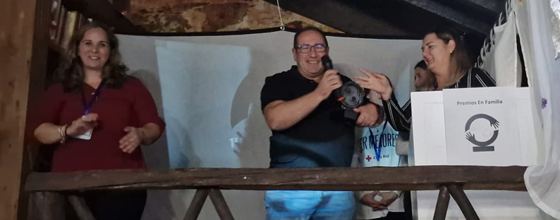 Premio En Familia 2022 a la EXCELENCIA SANITARIA CON EL ACOGIMIENTO FAMILIAR a LUIS CARLOS SEVILLA MORENO